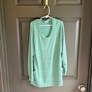 Amazon Girls Green Long Sleeve Tunic Sweater 13-4. Worn once. Has pockets!